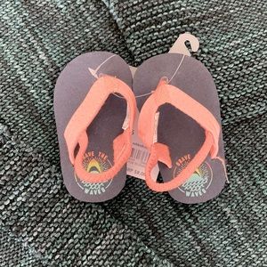 OshKosh B’Gosh Infant Sandals size XXS 1-2